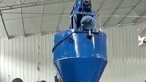 Flexible material feeder