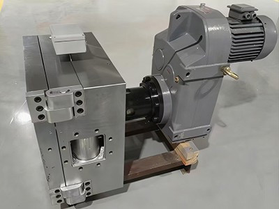 Self-Cleaning Melt Filter